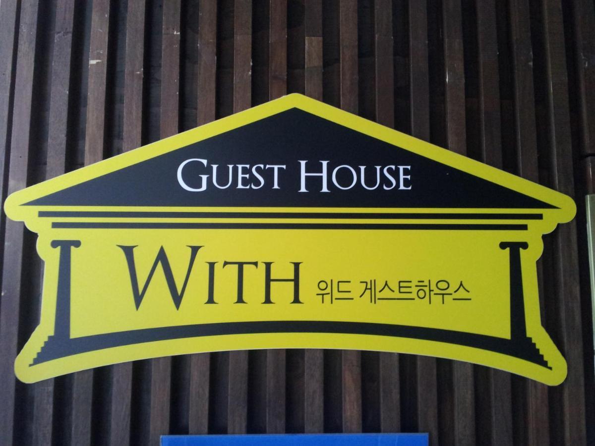 With Guesthouse Busan Bagian luar foto